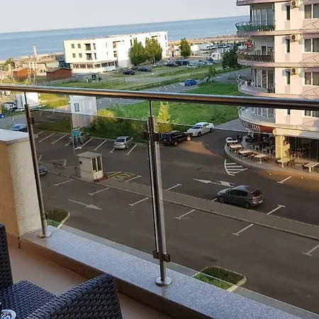 Summerland Sea Breeze Apartament Mamaja